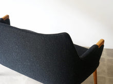 画像をギャラリービューアに読み込む, Hans J. Wegner “AP20” Sofa
