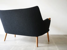 画像をギャラリービューアに読み込む, Hans J. Wegner “AP20” Sofa
