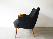 画像をギャラリービューアに読み込む, Hans J. Wegner “AP20” Sofa
