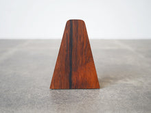 画像をギャラリービューアに読み込む, Kai Kristiansen Feldballe Møbelfabrik Rosewood Bookends カイクリスチャンセン フィールドボール モベルファブリク 北欧ヴィンテージ ローズウッド ブックエンドの木目
