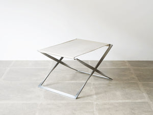Poul Kjærholm PK91 E Kold Christensen EKC ポール ケアホルム E コルド クリステンセン ヴィンテージ品 折りたたみスツールの斜めから