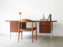 画像をギャラリービューアに読み込む, Cylinder Composition Kondoオリジナル Atelier27製 スチール製 幾何学的な構成のオブジェとJH503ザチェア
