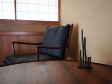 画像をギャラリービューアに読み込む, Cylinder Composition Kondoオリジナル Atelier27製 スチール製 幾何学的な構成のオブジェとコロニアルチェア
