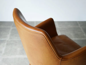 アルネ・ヴォッダーの革張りのイージーチェア Arne Vodder Arm chair upholstered with leather Ivan Schlechter レザーの一人がけ椅子の背もたれ角
