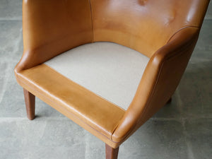 アルネ・ヴォッダーの革張りのイージーチェア Arne Vodder Arm chair upholstered with leather Ivan Schlechter レザーの一人がけ椅子のクッションの下