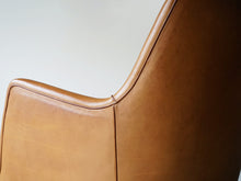 画像をギャラリービューアに読み込む, アルネ・ヴォッダーの革張りのイージーチェア Arne Vodder Arm chair upholstered with leather Ivan Schlechter レザーの一人がけ椅子の側面

