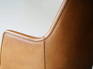 アルネ・ヴォッダーの革張りのイージーチェア Arne Vodder Arm chair upholstered with leather Ivan Schlechter レザーの一人がけ椅子の側面