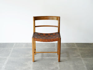 マグナス・ステフェンセンのレザー編みのチェア Magnus L Stephensen Chair  by Søren Willadsen 北欧ヴィンテージの椅子の正面やや上から