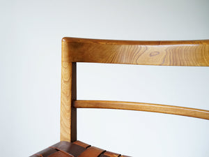 マグナス・ステフェンセンのレザー編みのチェア Magnus L Stephensen Chair  by Søren Willadsen 北欧ヴィンテージの椅子の美しいぜもたれ