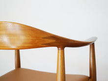 画像をギャラリービューアに読み込む, Hans J Wegner  JH503 Johannes Hansen ハンスJウェグナ ザチェア マホガニー レザー 北欧ヴィンテージ チェアの背面
