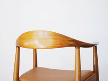 画像をギャラリービューアに読み込む, Hans J Wegner  JH503 Johannes Hansen ハンスJウェグナ ザチェア マホガニー レザー 北欧ヴィンテージ チェアの背面
