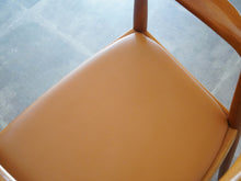 画像をギャラリービューアに読み込む, Hans J Wegner  JH503 Johannes Hansen ハンスJウェグナ ザチェア マホガニー レザー 北欧ヴィンテージ チェアの座面
