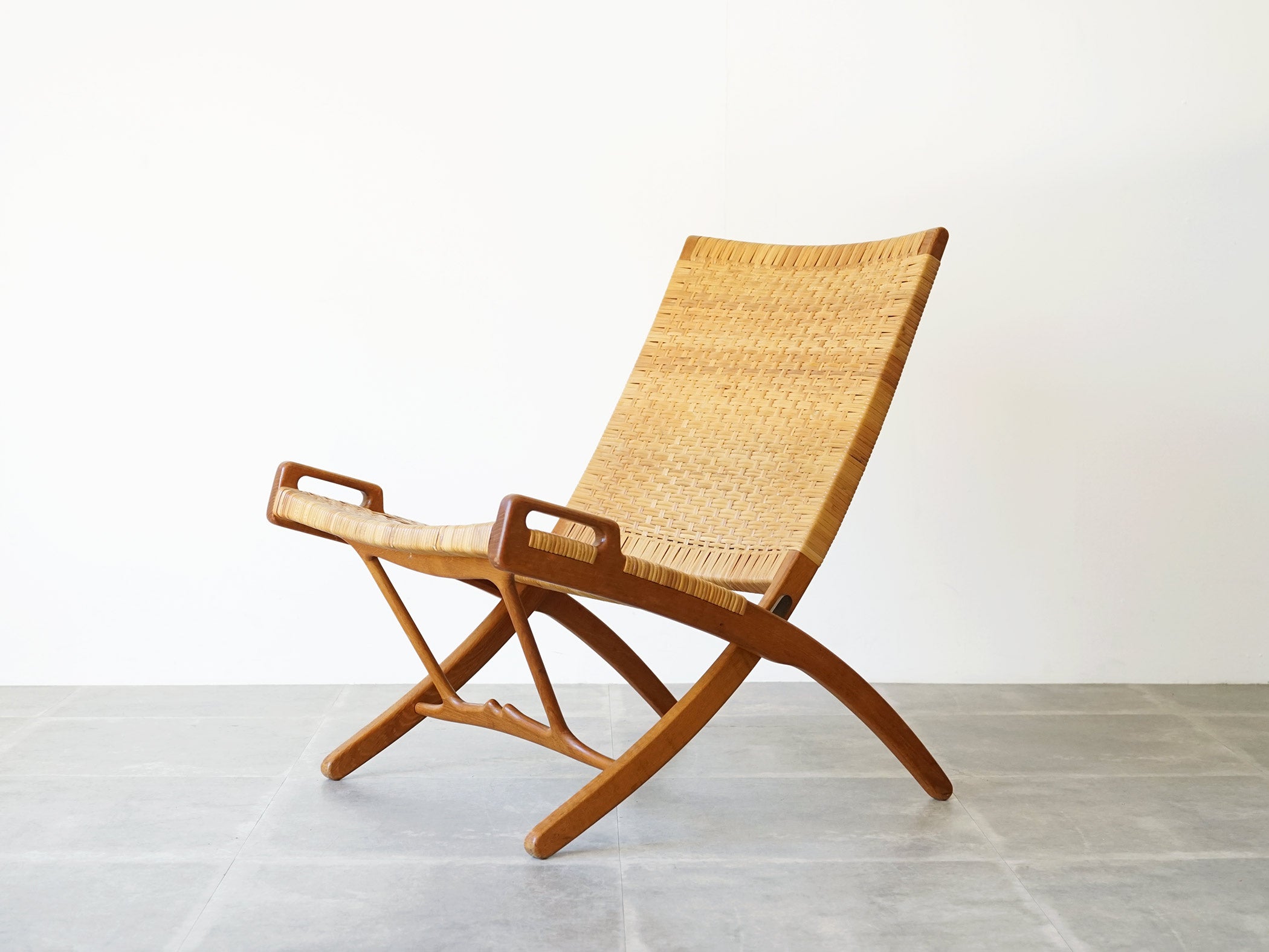 趣味・スポーツ・実用 HANS J WEGNER  om Design Hans J. Wegner（ハンス・J・ウェグナー ）商品一覧 / 北欧