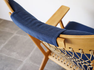 ハンスJウェグナー イージーチェア ラウンジチェア ヨハネスハンセン製ビンテージ Hans J. Wegner JH719 Chair ウェグナーの椅子のネッククッションの乗せ方