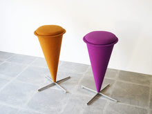 画像をギャラリービューアに読み込む, Verner Panton Cone Plus Linje ヴェルナーパントンコーンチェア ピンク 紫 バースツール ハイチェアとオレンジのコーンチェア
