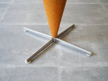 画像をギャラリービューアに読み込む, Verner Panton Cone Plus Linje ヴェルナーパントンコーンチェア オレンジ バースツール ハイチェアの脚
