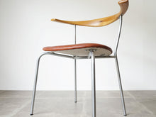 画像をギャラリービューアに読み込む, Hans J Wegner Johannes Hansen JH701 ハンス J ウェグナー ヨハネス ハンセン 北欧ヴィンテージ アームチェアのやや下から
