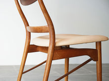 画像をギャラリービューアに読み込む, フィンユールのチェアSW96 Finn Juhl SW96 chair Søren Willadsen 北欧デザインの椅子の背もたれの曲線
