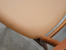 画像をギャラリービューアに読み込む, フィンユールのチェアSW96 Finn Juhl SW96 chair Søren Willadsen 北欧デザインの椅子の座面の革
