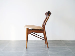 フィンユールのチェアSW96 Finn Juhl SW96 chair Søren Willadsen 北欧デザインの椅子の側面　背もたれの曲線