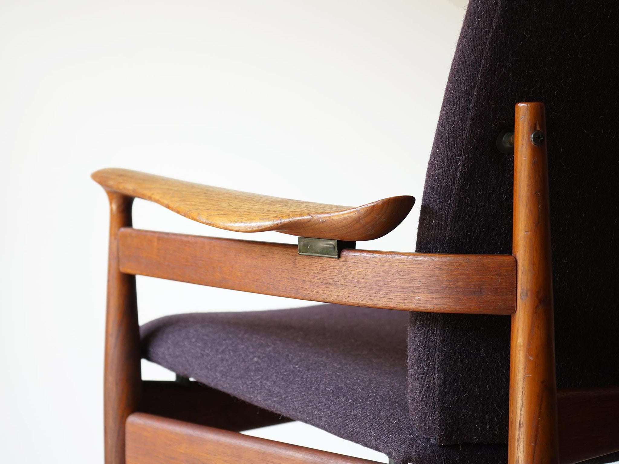 Finn Juhl（フィン・ユール）FD192アームチェア チーク 紫のファブリック張り替え済 France&Søn arm chair ｜ 北欧家具 ・ヴィンテージ家具 ｜ KONDO