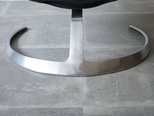 画像をギャラリービューアに読み込む, Jørgen Kastholm Preben Fabricius Scimitar Chair Ivan Schlechter ヨルゲン カストホルム プレバン ファブリシャス シミターチェア イヴァン シュレクター 革張り ラウンジチェア 金属の脚 後ろから
