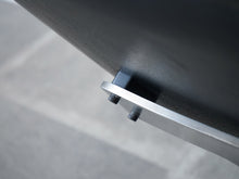 画像をギャラリービューアに読み込む, Jørgen Kastholm Preben Fabricius Scimitar Chair Ivan Schlechter ヨルゲン カストホルム プレバン ファブリシャス シミターチェア イヴァン シュレクター 革張り ラウンジチェア 座面と脚の接続部
