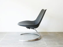 画像をギャラリービューアに読み込む, Jørgen Kastholm Preben Fabricius Scimitar Chair Ivan Schlechter ヨルゲン カストホルム プレバン ファブリシャス シミターチェア イヴァン シュレクター 革張り ラウンジチェアの側面
