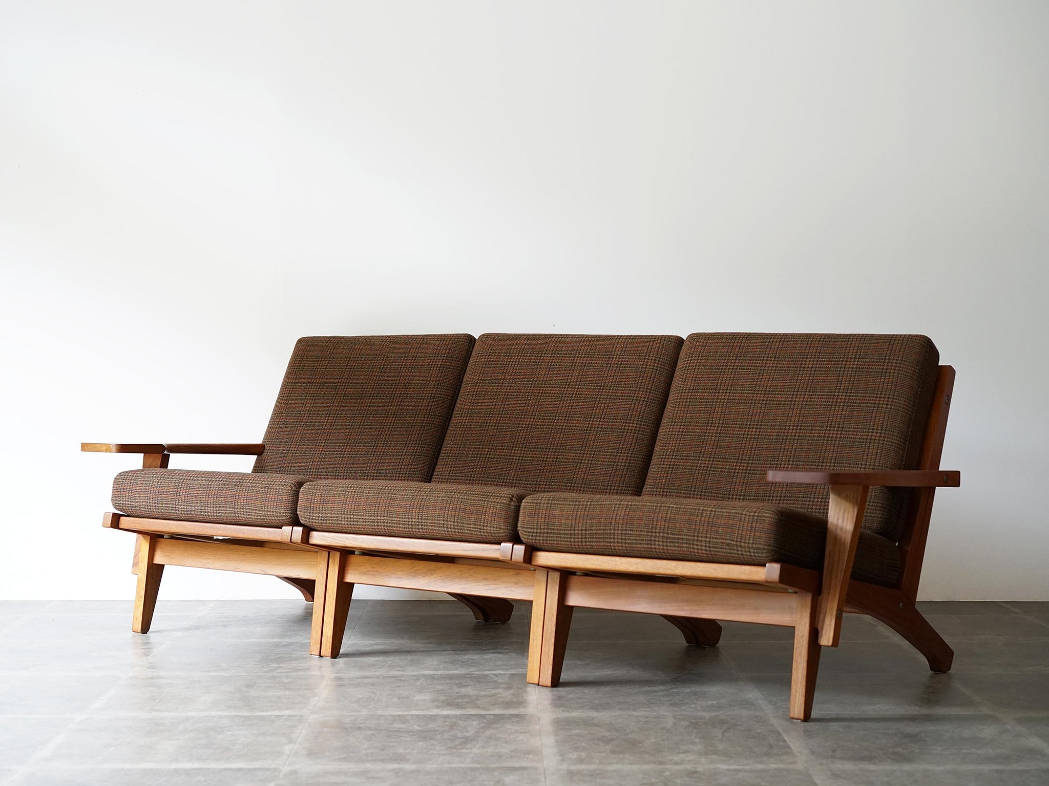 Hans J. Wegner GE370 Sofa