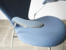 画像をギャラリービューアに読み込む, Arne Jacobsen Fritz Hansen FH3207 Seven chair アルネ ヤコブセン フリッツハンセン セブンチェア オフィスチェアの肘掛け
