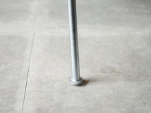 画像をギャラリービューアに読み込む, Arne Jacobsen FH3318 The Pot chair Fritz Hansen アルネ ヤコブセン フリッツハンセン製 ポットチェア オレンジ ラウンジチェアの脚
