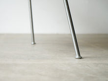 画像をギャラリービューアに読み込む, Arne Jacobsen FH3318 The Pot chair Fritz Hansen アルネ ヤコブセン フリッツハンセン製 ポットチェア オレンジ ラウンジチェアの脚
