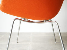 画像をギャラリービューアに読み込む, Arne Jacobsen FH3318 The Pot chair Fritz Hansen アルネ ヤコブセン フリッツハンセン製 ポットチェア オレンジ ラウンジチェア
