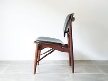 画像をギャラリービューアに読み込む, Finn Juhl Niels Vodder NV51 フィン ユール ニールス ヴォッダー  ヴィンテージ家具 チーク 革 レザー チェアの側面
