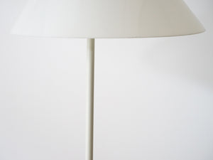 ハンスJウェグナーのフロアランプ オパーラ Hans J Wegner G004 Opala Floor lamp 北欧デザインのスタンド照明 金属のスタンド