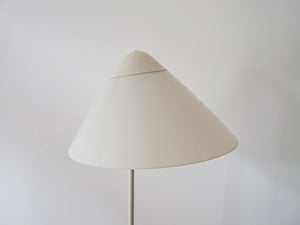 ハンスJウェグナーのフロアランプ オパーラ Hans J Wegner G004 Opala Floor lamp 北欧デザインのスタンド照明 白アクリルのシェード