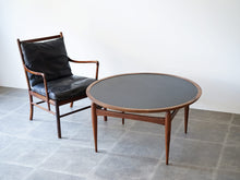 画像をギャラリービューアに読み込む, アイヴァンAヨハンソン ブラジリアンローズウッドの丸テーブル コーヒーテーブル Ejvind A.Johansson Reversable Table 北欧デザインのローテーブルとOle Wanscherのコロニアルチェア
