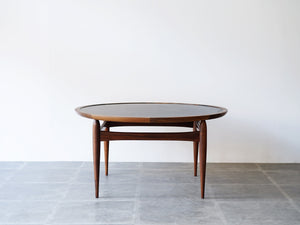 アイヴァンAヨハンソン ブラジリアンローズウッドの丸テーブル コーヒーテーブル Ejvind A.Johansson Reversable Table 北欧デザインのローテーブルの正面やや上から