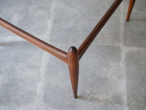 アイヴァンAヨハンソン ブラジリアンローズウッドの丸テーブル コーヒーテーブル Ejvind A.Johansson Reversable Table 北欧デザインのローテーブルの脚と天板の設置部分
