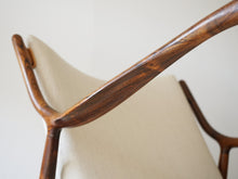 画像をギャラリービューアに読み込む, Finn Juhl Niels Vodder NV45 Chair Brazillian Rosewood フィン ユール ニルス ヴォッダー ブラジリアンローズウッド アームチェア 美しい肘掛けの裏面
