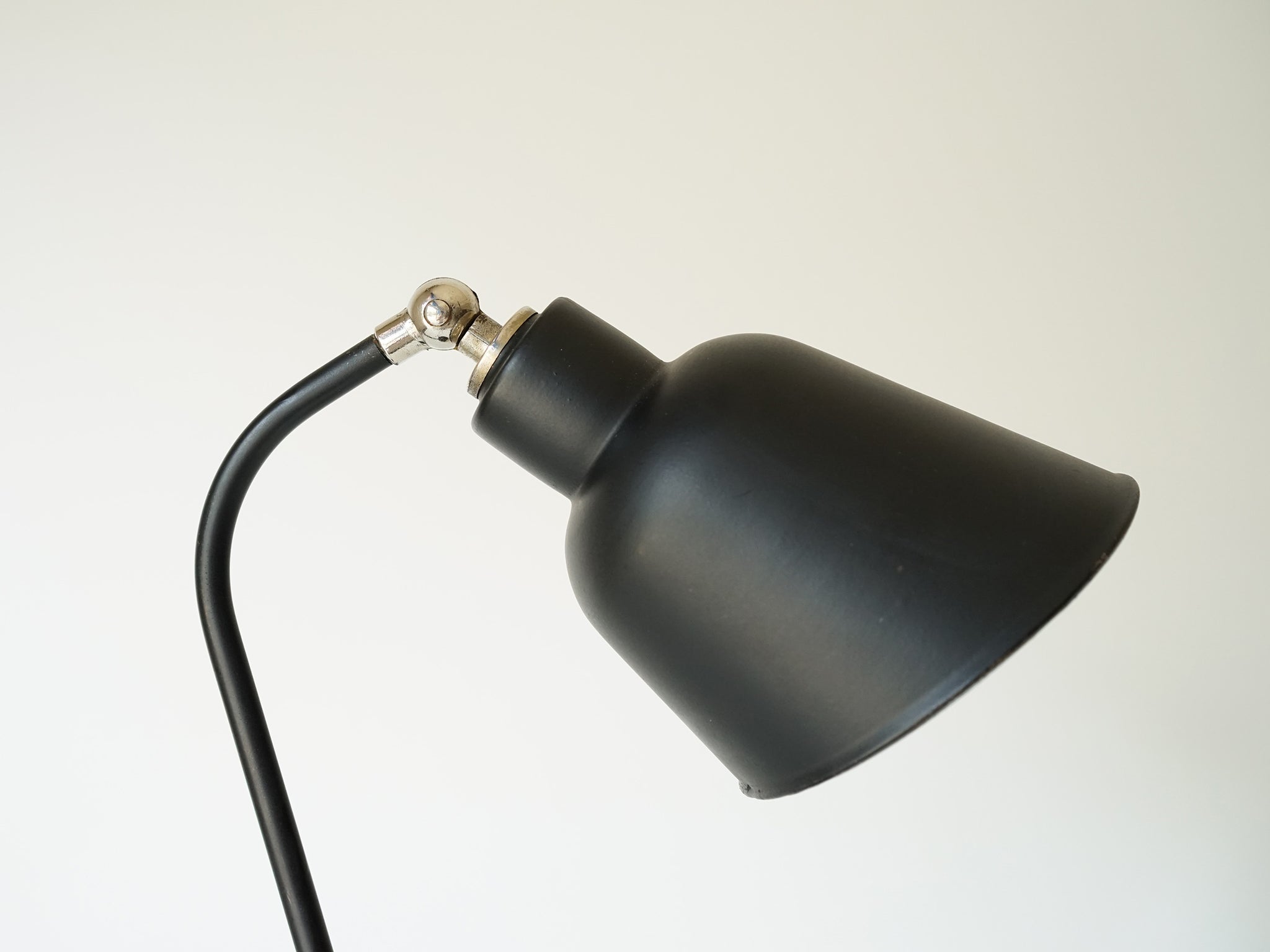 ドイツ製 Desk Lamp (Round lamp shade)