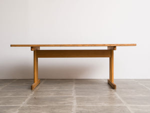 モーエンセンのテーブル5267真横
