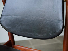画像をギャラリービューアに読み込む, アルネ・ヴォッダーの椅子の背もたれアップ
