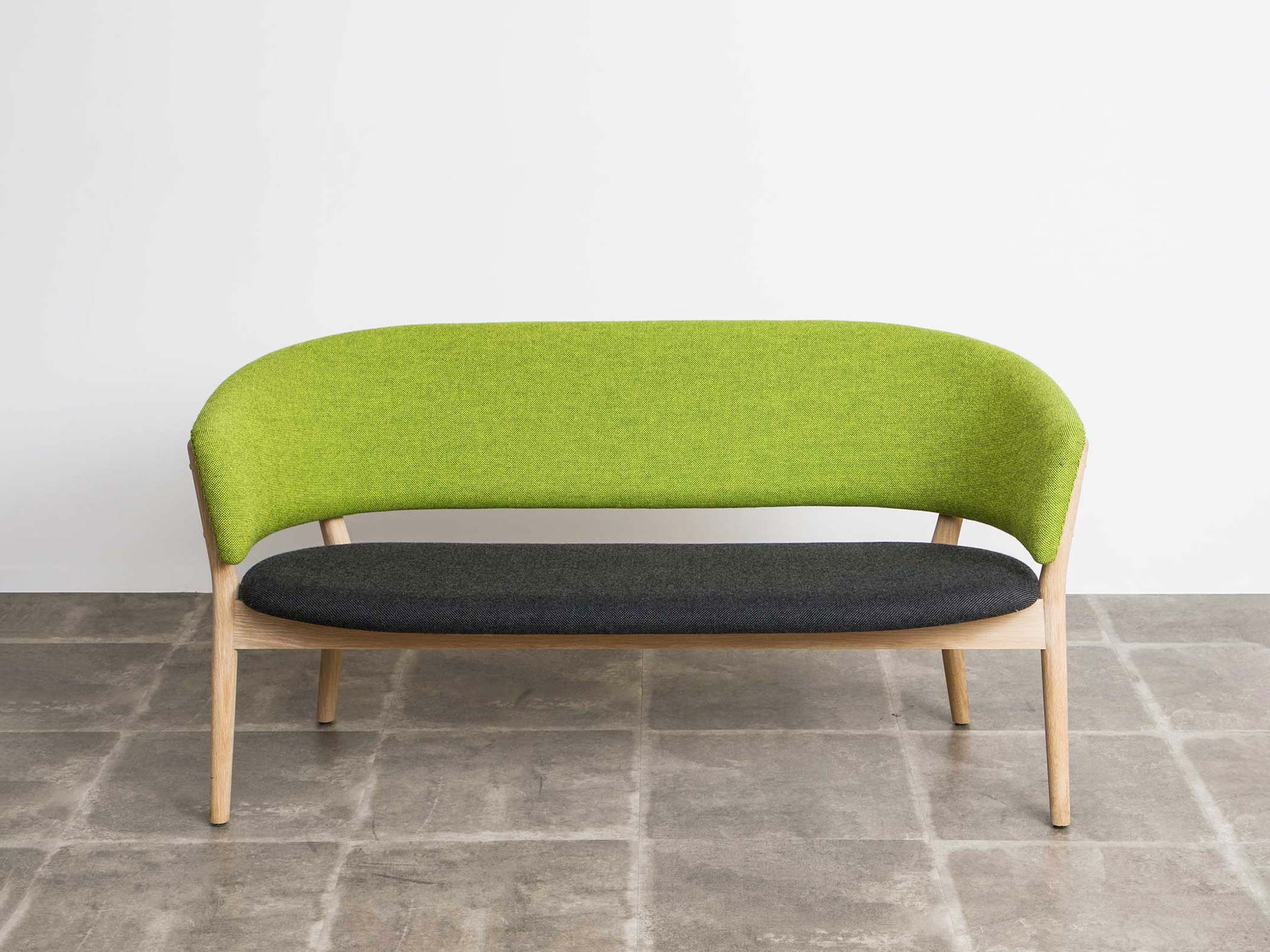 Nanna Ditzel（ナナ・ディッツェル）DN82ソファ グリーンとグレーの2人