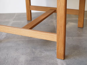 Børge Mogensen（ボーエ・モーエンセン）のオーク無垢材の正方形テーブルのしっかりした脚