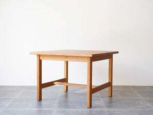Børge Mogensen（ボーエ・モーエンセン）のオーク無垢材の正方形テーブル
