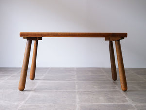 デンマークデザインのコーヒーテーブル真横