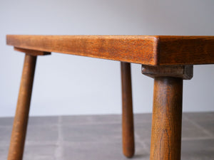デンマークデザインのコーヒーテーブルの木の色