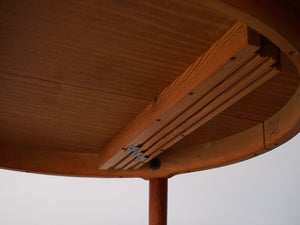 北欧テーブルの天板裏収納部分
