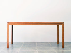 Christian Hvidt（クリスチャン・ヴィッツ）のダイニングテーブル正面